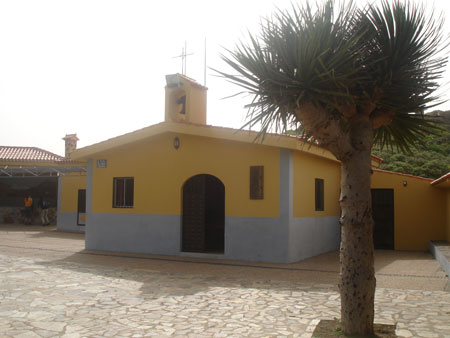 Bei der Kirche in Chinamada suchten wir Schatten für unsere Rast