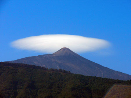 Eine Wolke über dem Pico del Teide