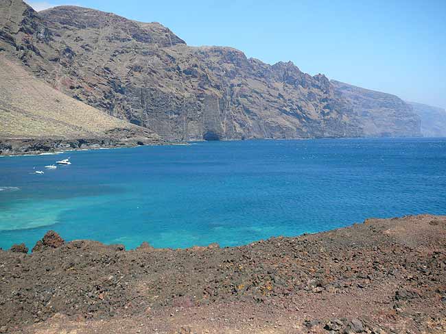 Türkisblaue Farbe des Meeres am Punta de Teno auf Teneriffa Punta de Teno - Klippen und Meer